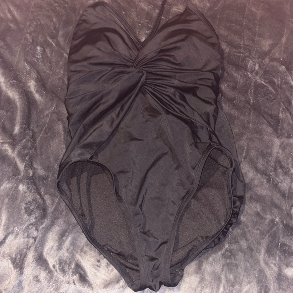 Time and Tru Women's and Women's Plus Plunge V Neck One Piece Swimsuit